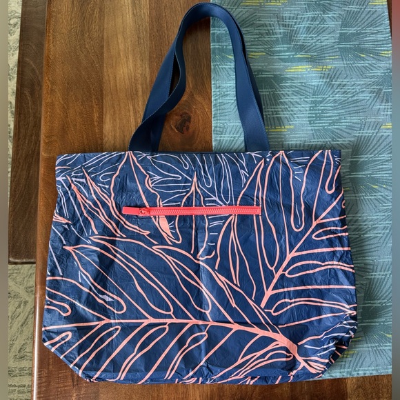 ALOHA Collection x Sig Zane Uluwehi Day Tripper - Picture 2 of 4